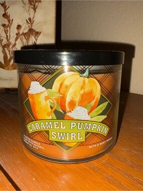 Bath & Body Works Caramel Pumpkin Swirl Candle - Orange & Black